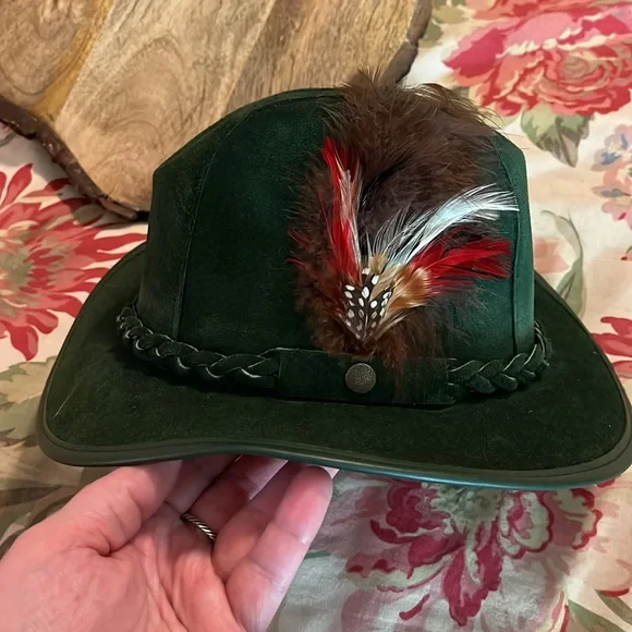 WINFIELD COVER CO Size Small Greem Suede Leather Hat Feather German Austria NEW Amazon.com: Essence of Europe Gifts German Hat | 100% Wool  main image 4